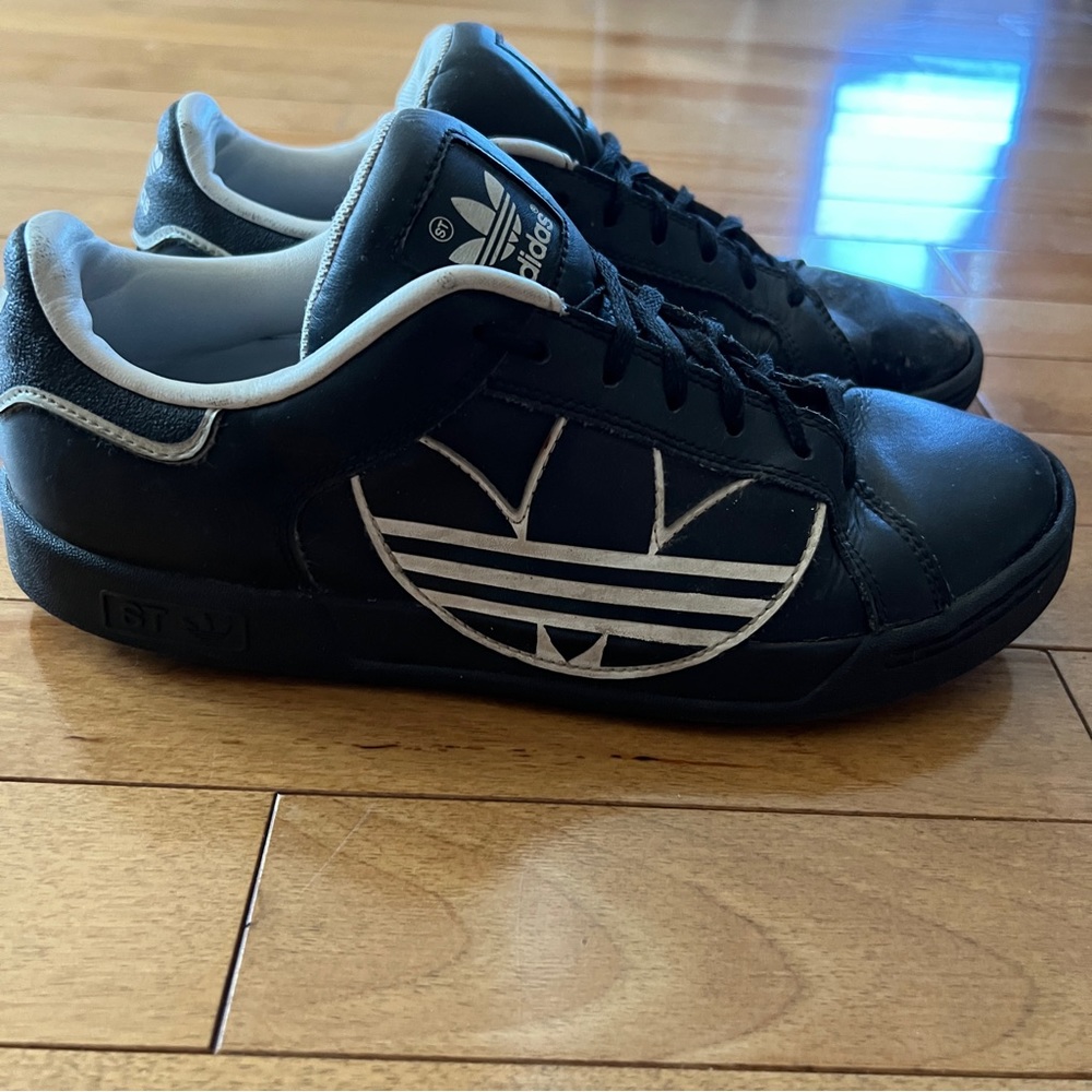 Adidas sneakers size 6 youth
